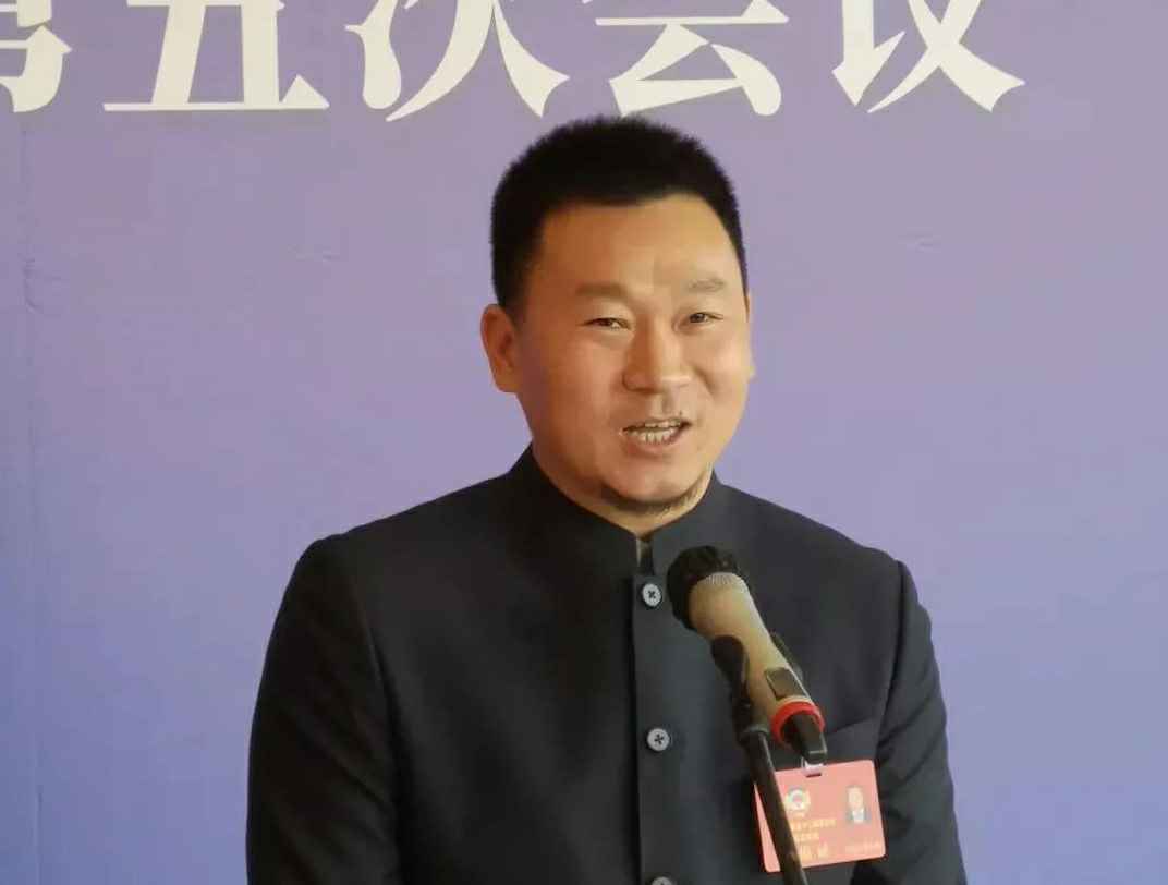 202204221343.jpg 为进一步展示市政协团结、民主、开放、自信的形象,向市民和网友展示政协委员的履职风采,中山市政协十二届五次会议在2月4日上午开幕前开设“委员通道”,市政协委员、乐鱼官方端网站登录入口-乐鱼(中国)公司总经理陈朝阳走进“委员通道”,回应社会关切的问题。他就如何做好城市应急管理规划的问题进行发言,并回答记者提问。.jpg
